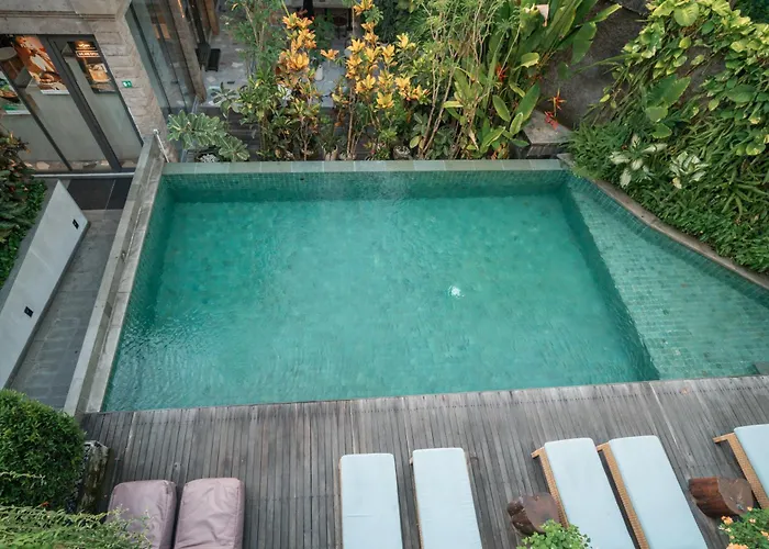 Artotel Haniman 4*